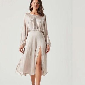 ASTR the label brand new dress medium never worn gifted but size it too small